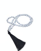 Tupsu kaulakoru valkoinen