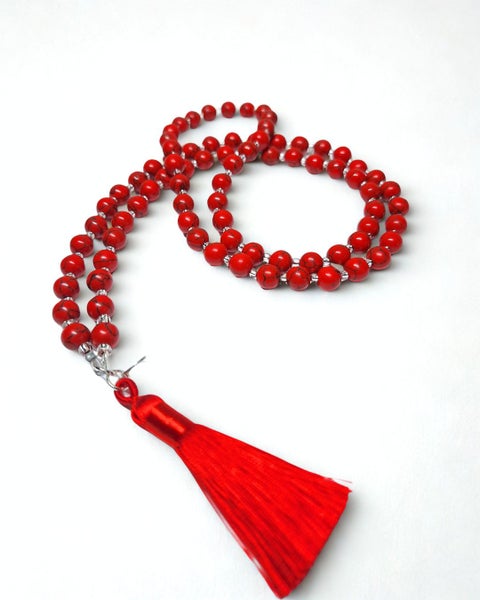 Tupsu kaulakoru punainen